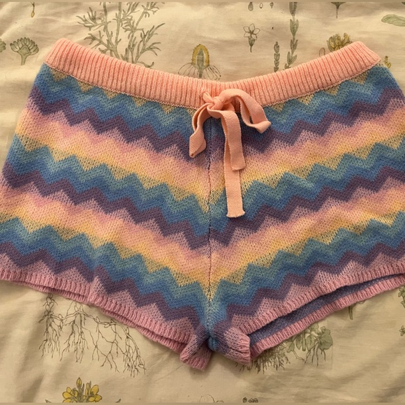 Sugar Thrillz sweater shorts set - Picture 4 of 7